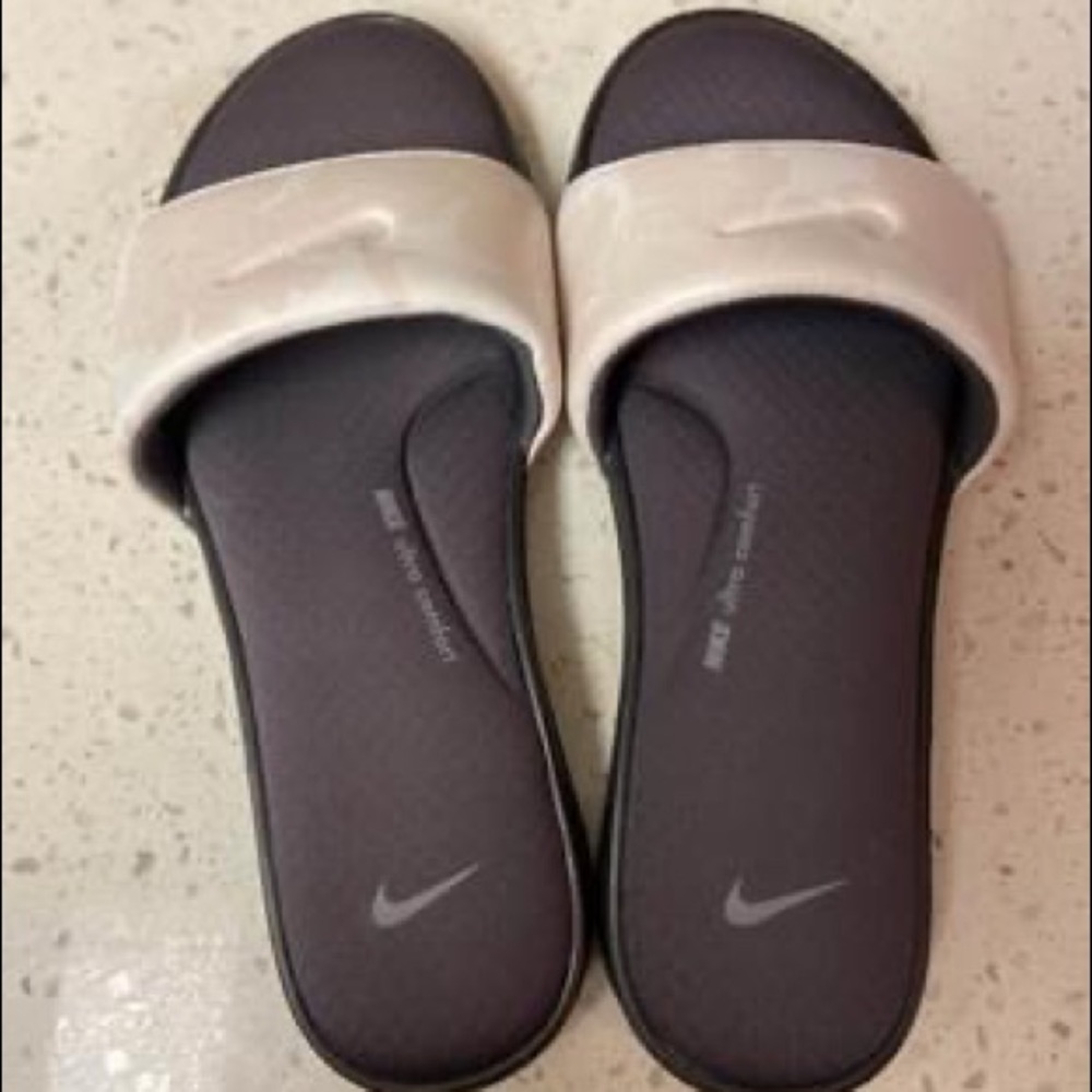 Women’s Nike sandals